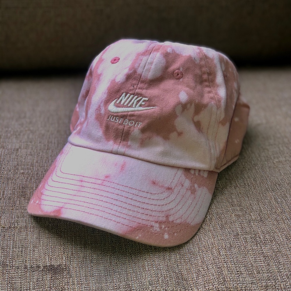 Bleach dyed pink nike baseball cap🌸